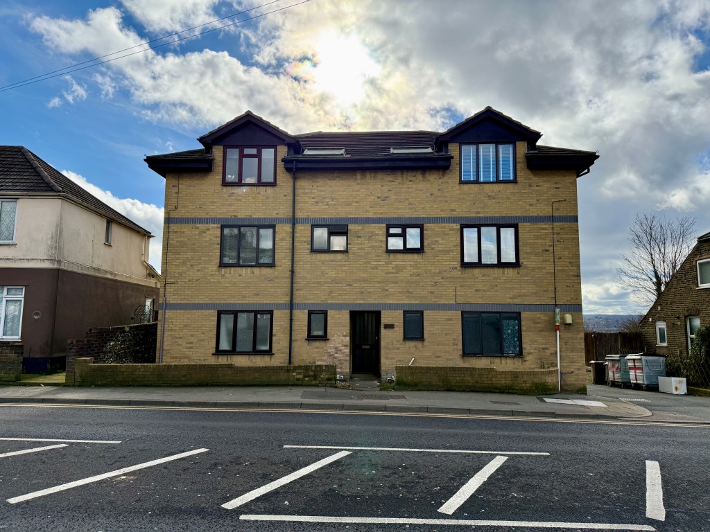 Lot: 111 - VACANT ONE-BEDROOM FLAT - Detached block of flats